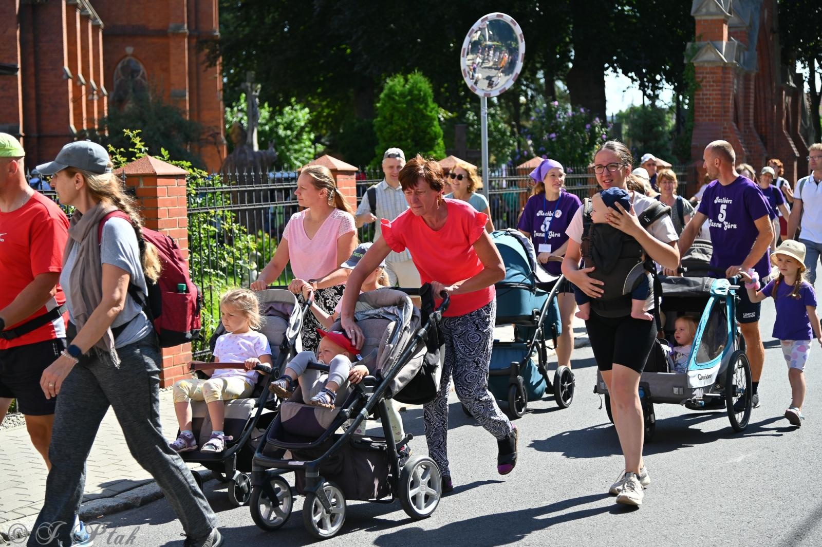 Zdjęcie w galerii na portalu naszraciborz.pl: Na szlaku wiary i nadziei – pielgrzymi z powiatu raciborskiego w drodze na Jasną Górę [FOTO na bis!] wiadomości z regionu
