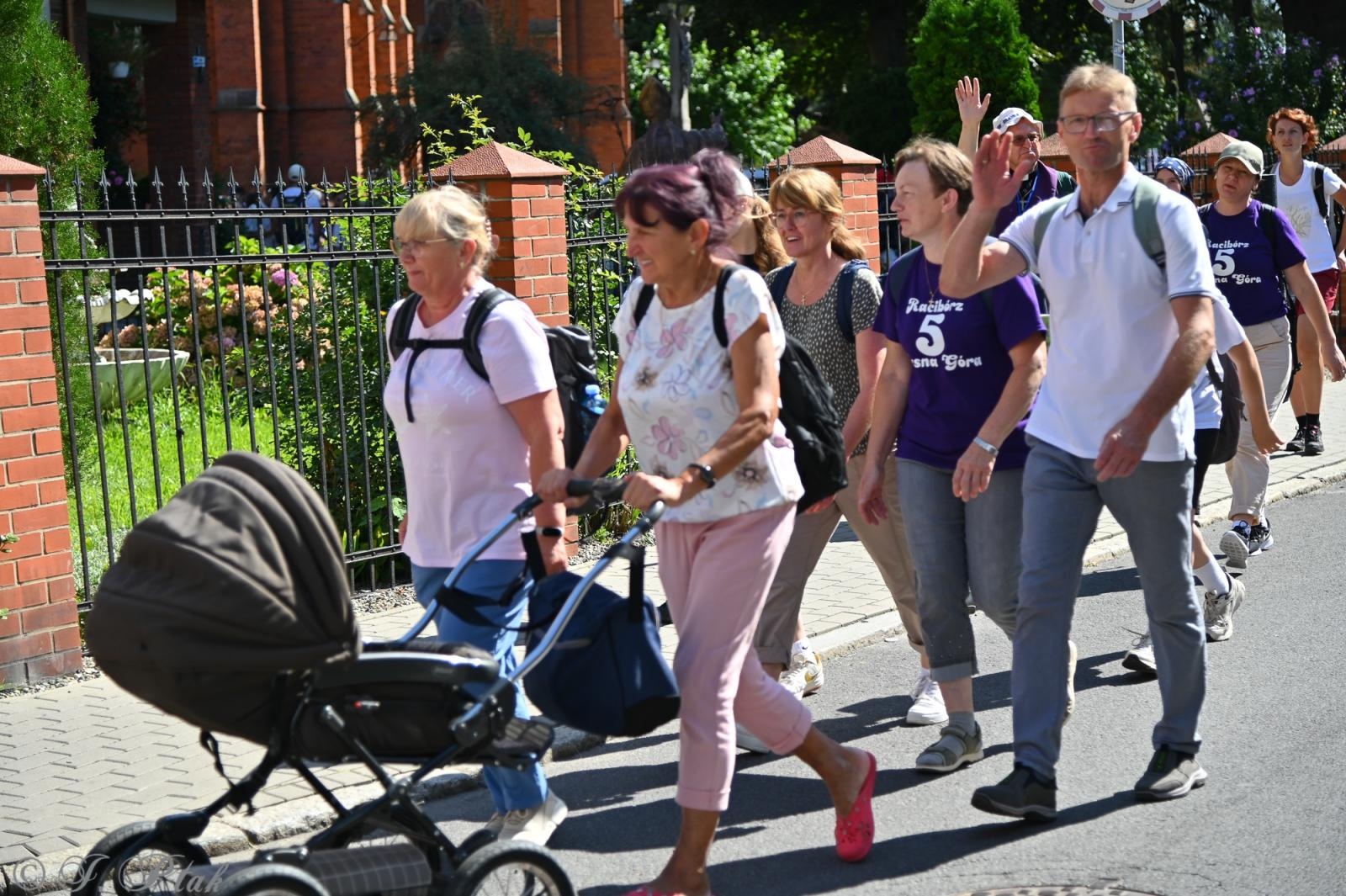 Zdjęcie w galerii na portalu naszraciborz.pl: Na szlaku wiary i nadziei – pielgrzymi z powiatu raciborskiego w drodze na Jasną Górę [FOTO na bis!] wiadomości z regionu