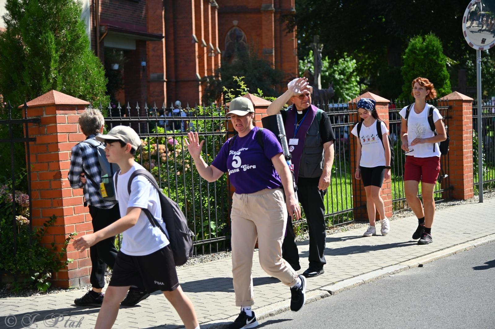 Zdjęcie w galerii na portalu naszraciborz.pl: Na szlaku wiary i nadziei – pielgrzymi z powiatu raciborskiego w drodze na Jasną Górę [FOTO na bis!] wiadomości z regionu