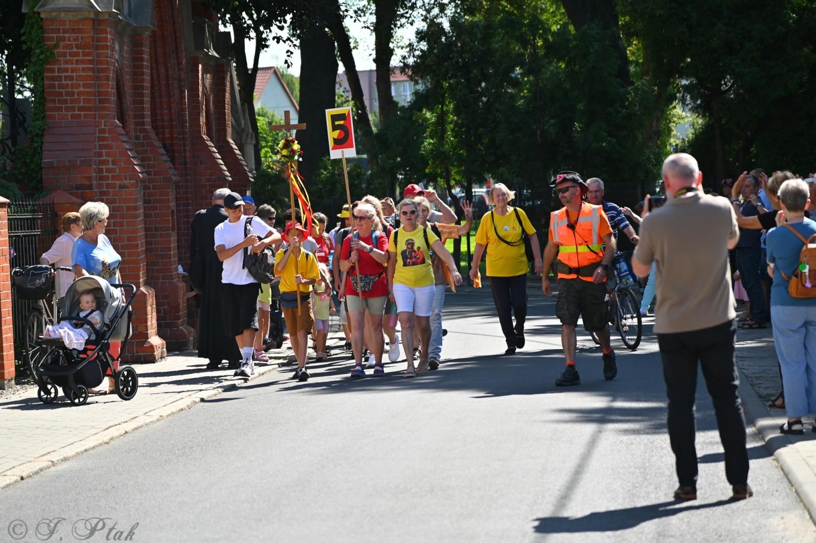 Zdjęcie w galerii na portalu naszraciborz.pl: Na szlaku wiary i nadziei – pielgrzymi z powiatu raciborskiego w drodze na Jasną Górę [FOTO na bis!] wiadomości z regionu