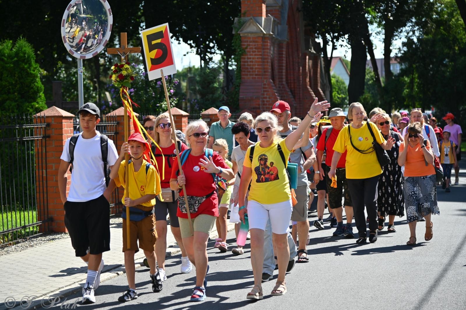 Zdjęcie w galerii na portalu naszraciborz.pl: Na szlaku wiary i nadziei – pielgrzymi z powiatu raciborskiego w drodze na Jasną Górę [FOTO na bis!] wiadomości z regionu