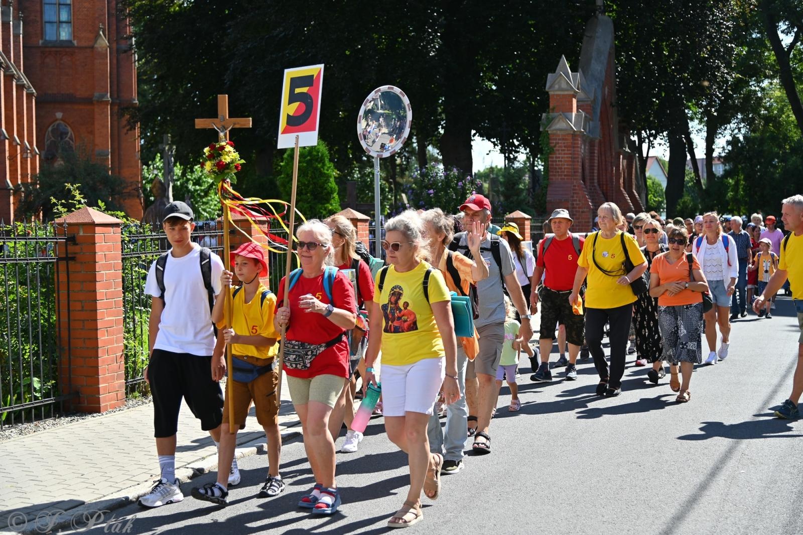 Zdjęcie w galerii na portalu naszraciborz.pl: Na szlaku wiary i nadziei – pielgrzymi z powiatu raciborskiego w drodze na Jasną Górę [FOTO na bis!] wiadomości z regionu