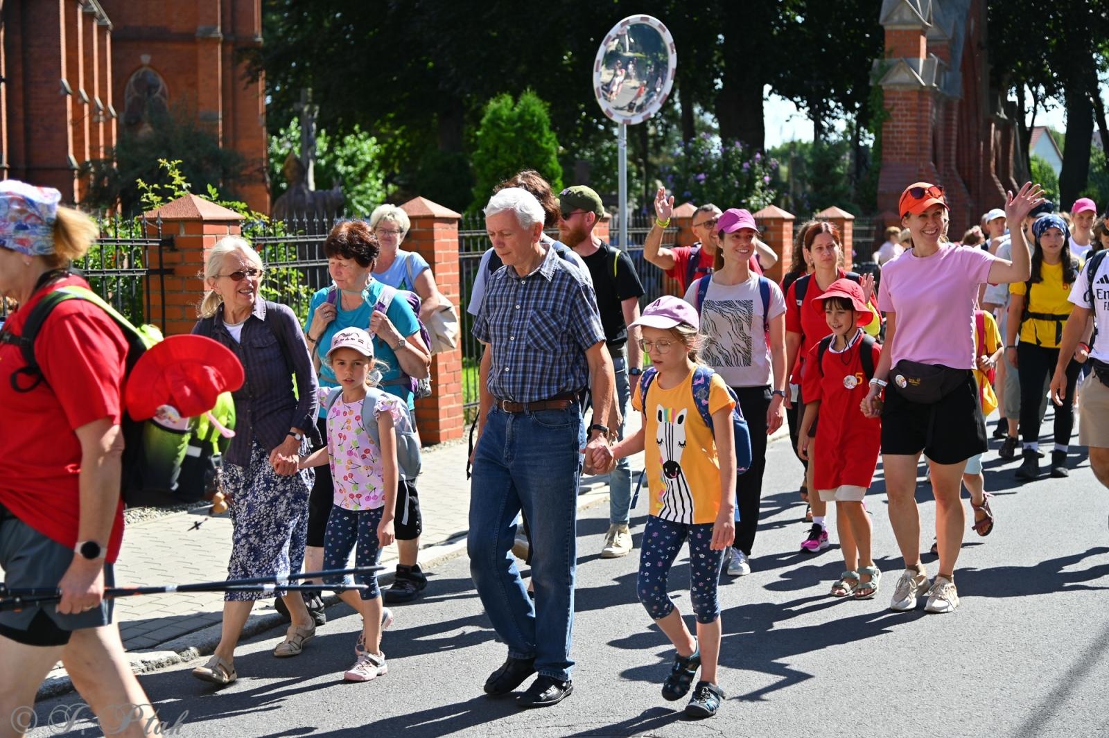 Zdjęcie w galerii na portalu naszraciborz.pl: Na szlaku wiary i nadziei – pielgrzymi z powiatu raciborskiego w drodze na Jasną Górę [FOTO na bis!] wiadomości z regionu