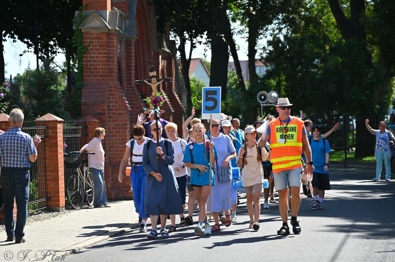 Zdjęcie w galerii na portalu naszraciborz.pl: Na szlaku wiary i nadziei – pielgrzymi z powiatu raciborskiego w drodze na Jasną Górę [FOTO na bis!] wiadomości z regionu