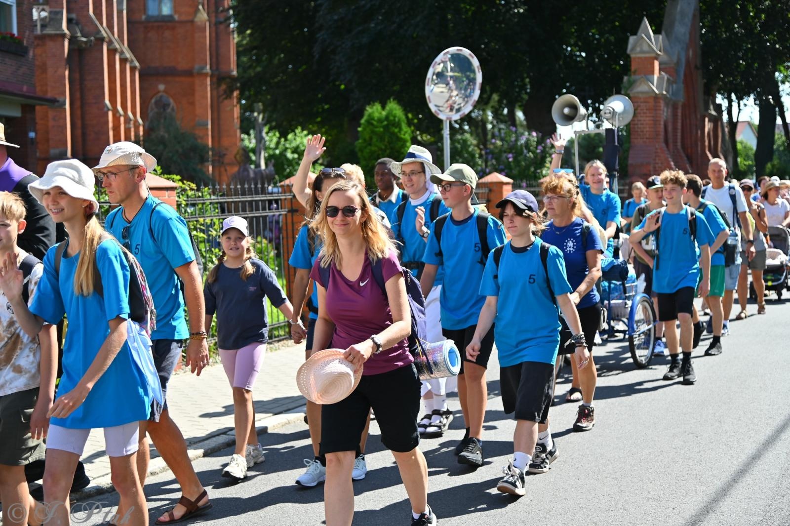 Zdjęcie w galerii na portalu naszraciborz.pl: Na szlaku wiary i nadziei – pielgrzymi z powiatu raciborskiego w drodze na Jasną Górę [FOTO na bis!] wiadomości z regionu