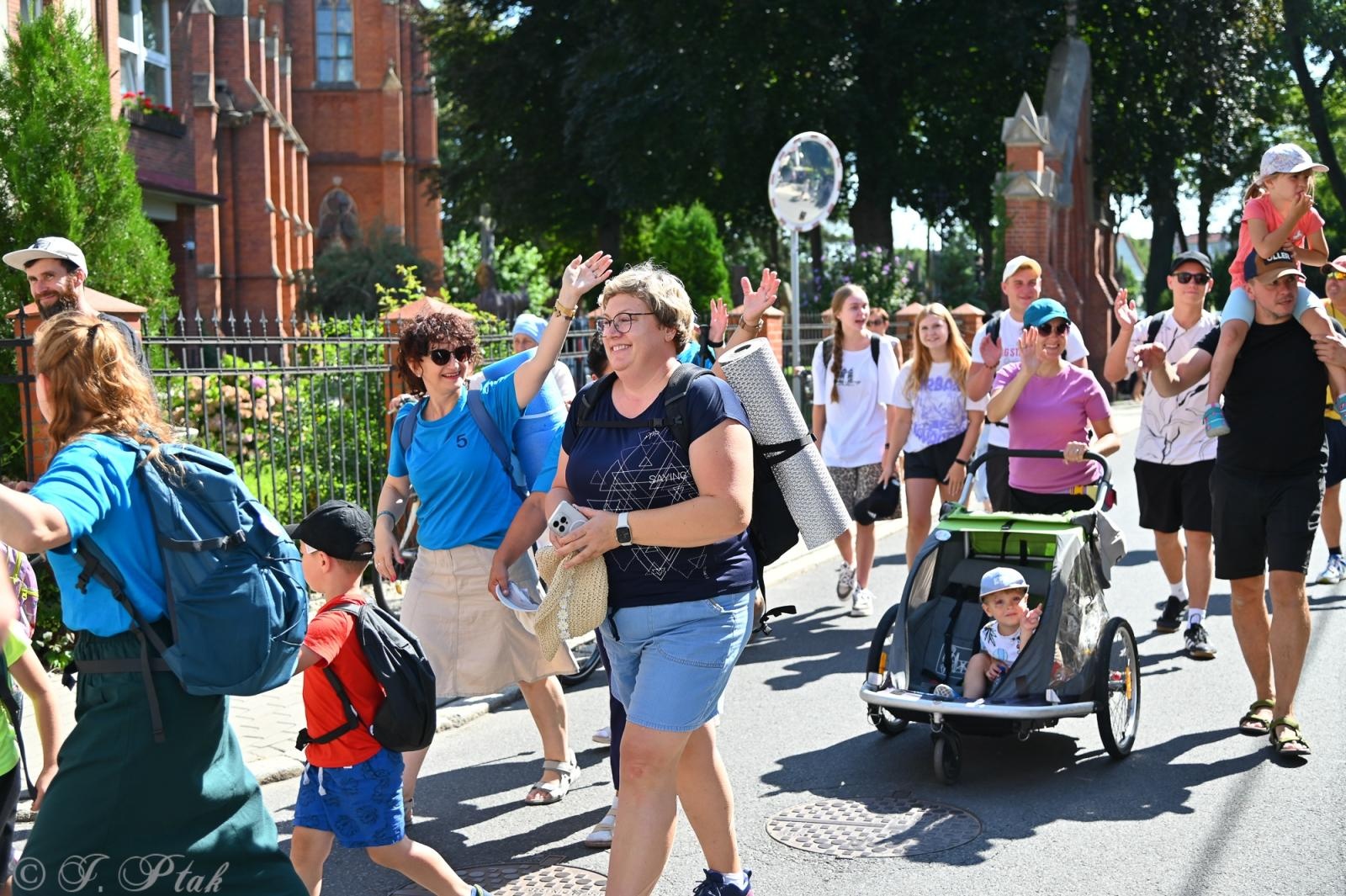 Zdjęcie w galerii na portalu naszraciborz.pl: Na szlaku wiary i nadziei – pielgrzymi z powiatu raciborskiego w drodze na Jasną Górę [FOTO na bis!] wiadomości z regionu
