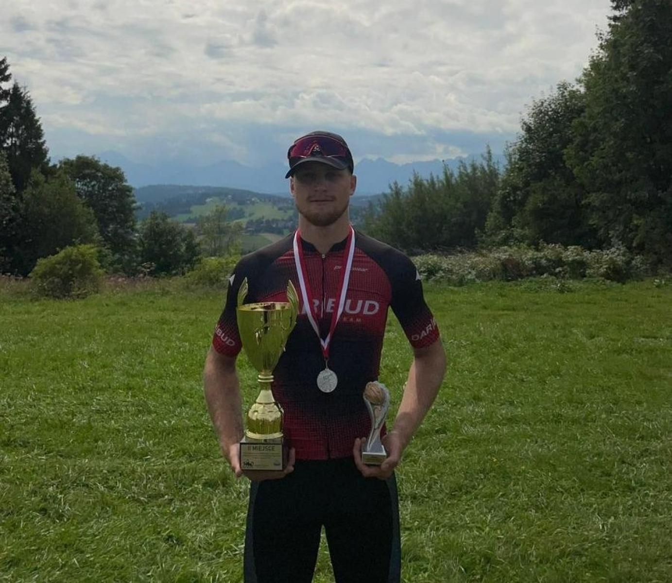 Zdjęcie w galerii na portalu naszraciborz.pl: Sukces policjanta z Pietrowic Wielkich na Górskich Mistrzostwach Polski Policji w kolarstwie szosowym wiadomości z regionu