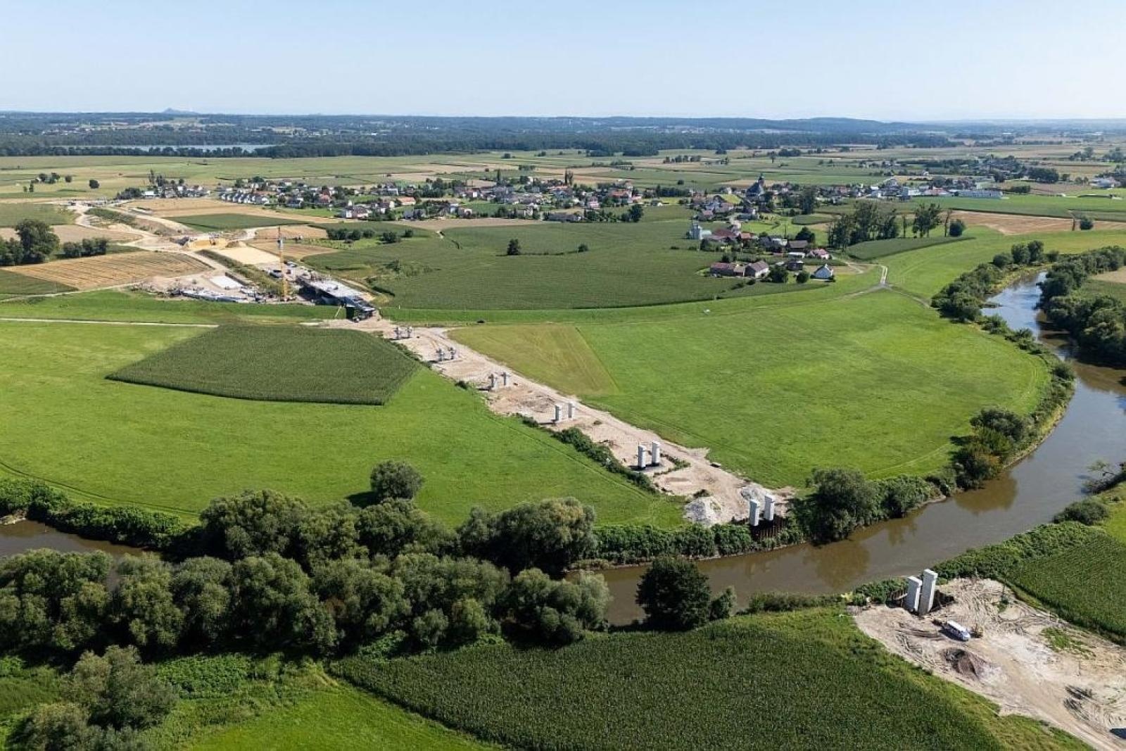 Zdjęcie w galerii na portalu naszraciborz.pl: Nowy most na Odrze rośnie w oczach – z bliska widać, jak powstają jego potężne elementy wiadomości z regionu