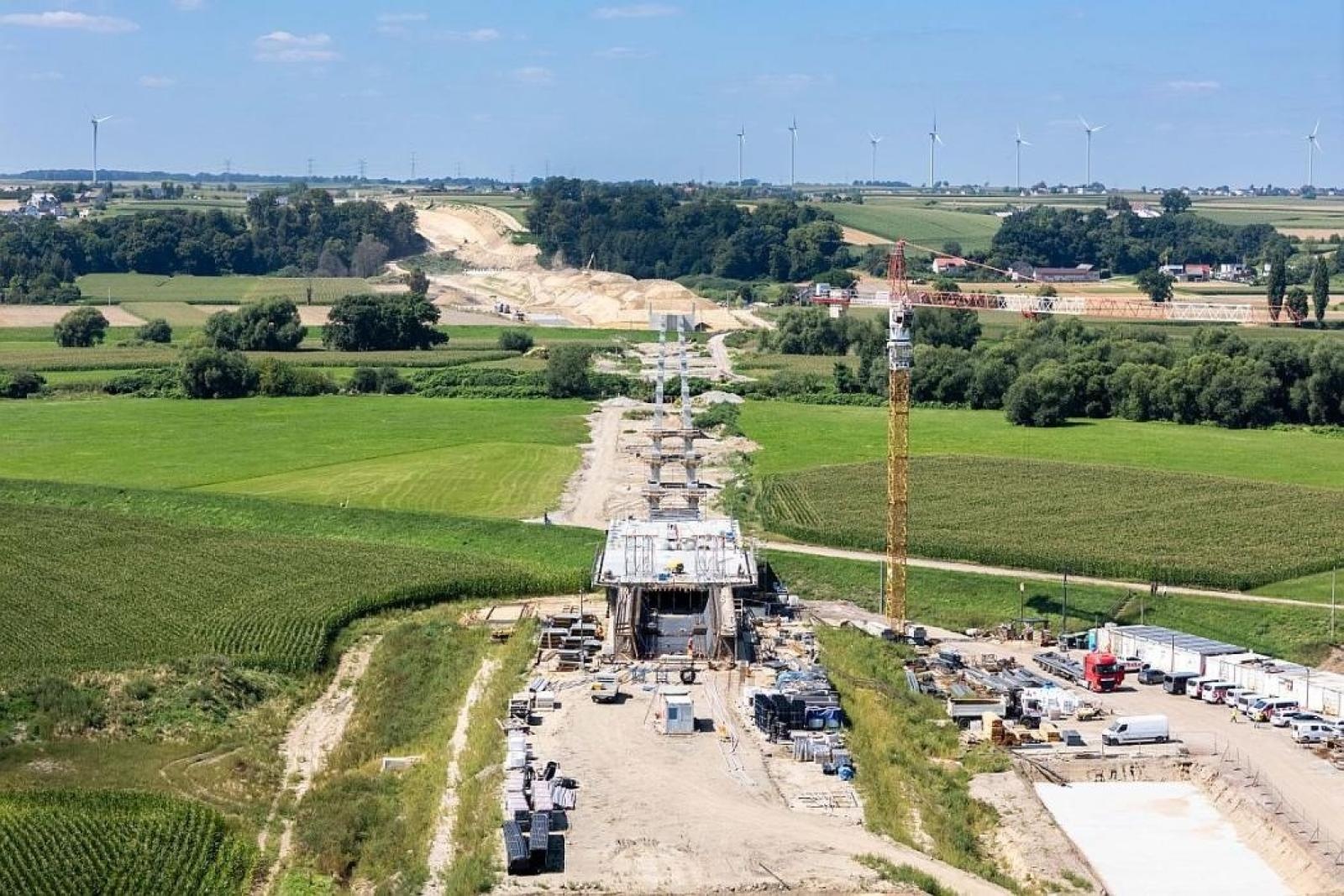 Zdjęcie w galerii na portalu naszraciborz.pl: Nowy most na Odrze rośnie w oczach – z bliska widać, jak powstają jego potężne elementy wiadomości z regionu