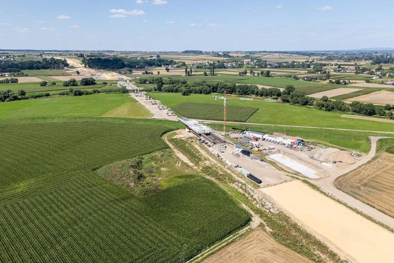 Zdjęcie w galerii na portalu naszraciborz.pl: Nowy most na Odrze rośnie w oczach – z bliska widać, jak powstają jego potężne elementy wiadomości z regionu