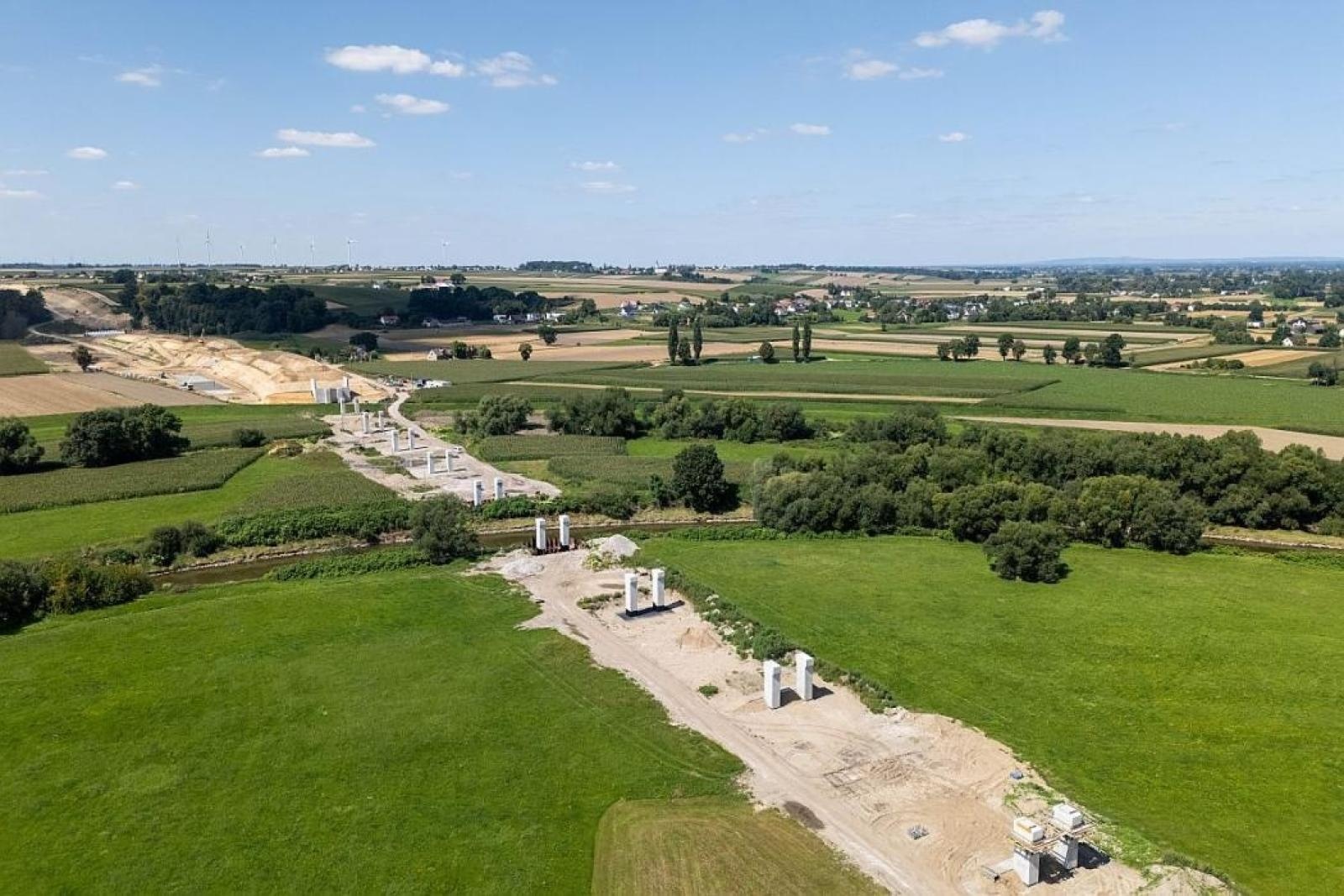 Zdjęcie w galerii na portalu naszraciborz.pl: Nowy most na Odrze rośnie w oczach – z bliska widać, jak powstają jego potężne elementy wiadomości z regionu