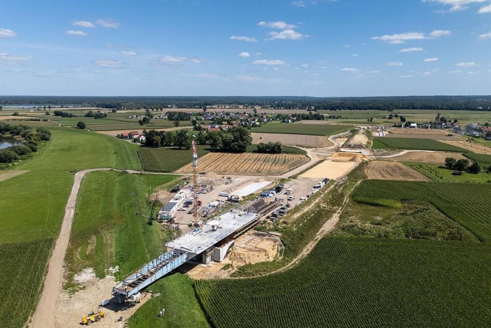 Zdjęcie w galerii na portalu naszraciborz.pl: Nowy most na Odrze rośnie w oczach – z bliska widać, jak powstają jego potężne elementy wiadomości z regionu