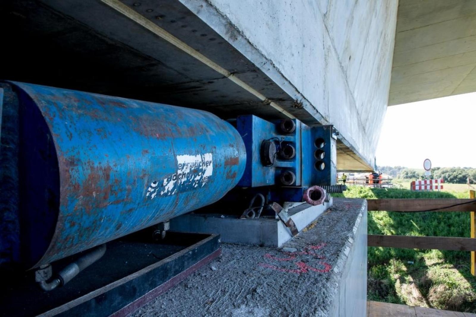 Zdjęcie w galerii na portalu naszraciborz.pl: Nowy most na Odrze rośnie w oczach – z bliska widać, jak powstają jego potężne elementy wiadomości z regionu