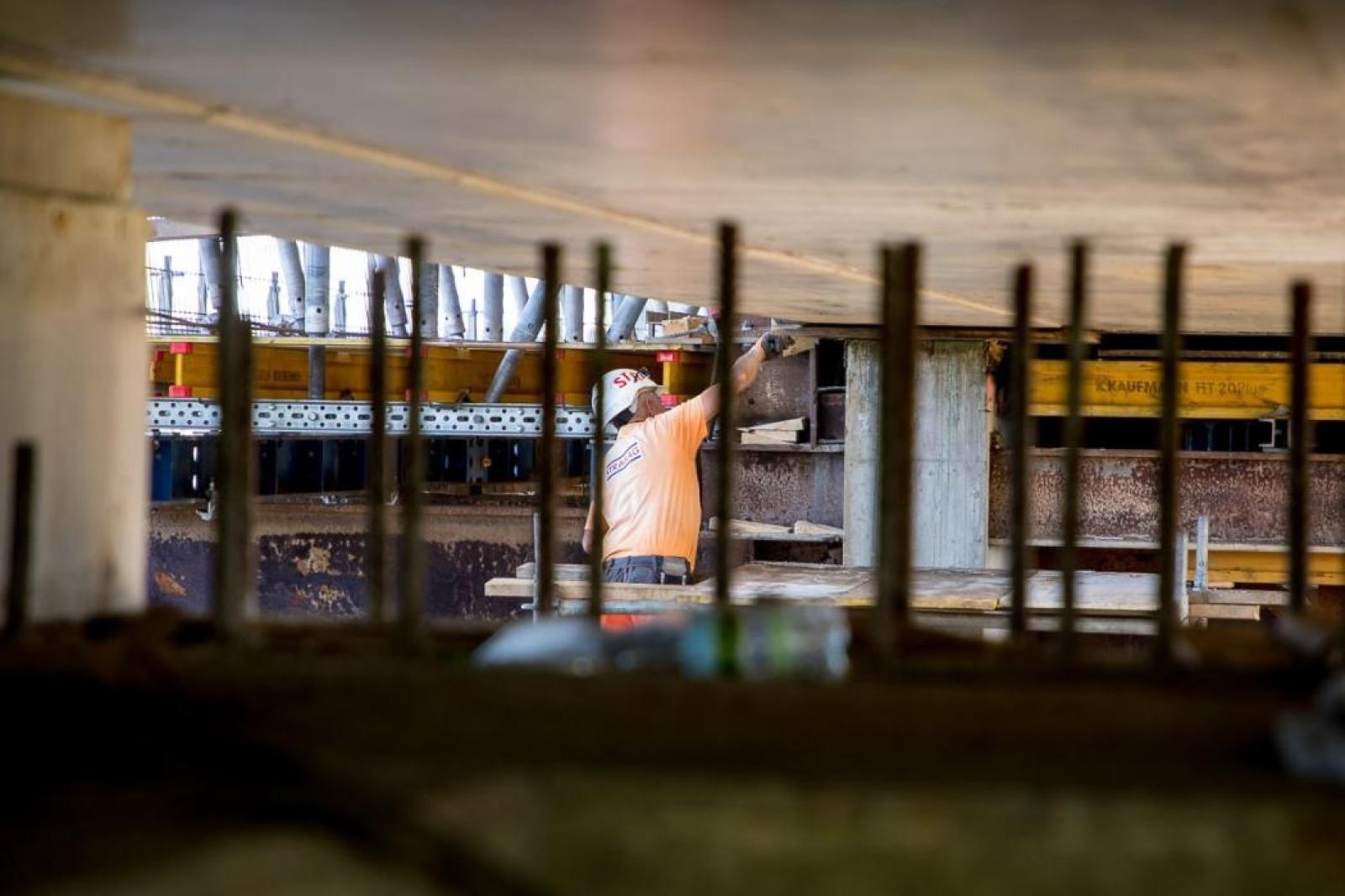 Zdjęcie w galerii na portalu naszraciborz.pl: Nowy most na Odrze rośnie w oczach – z bliska widać, jak powstają jego potężne elementy wiadomości z regionu