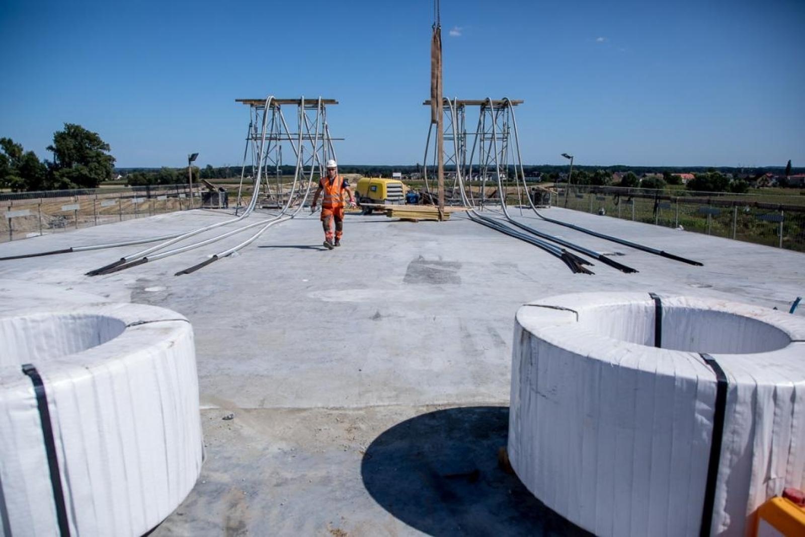 Zdjęcie w galerii na portalu naszraciborz.pl: Nowy most na Odrze rośnie w oczach – z bliska widać, jak powstają jego potężne elementy wiadomości z regionu