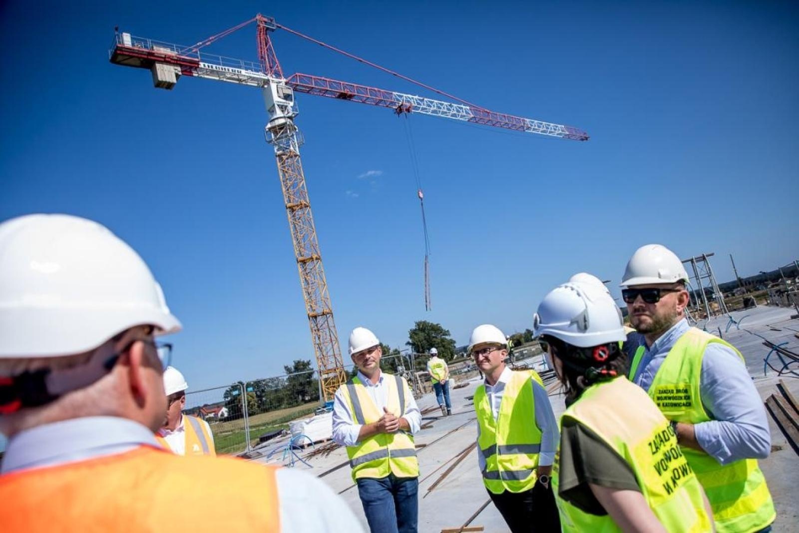 Zdjęcie w galerii na portalu naszraciborz.pl: Nowy most na Odrze rośnie w oczach – z bliska widać, jak powstają jego potężne elementy wiadomości z regionu