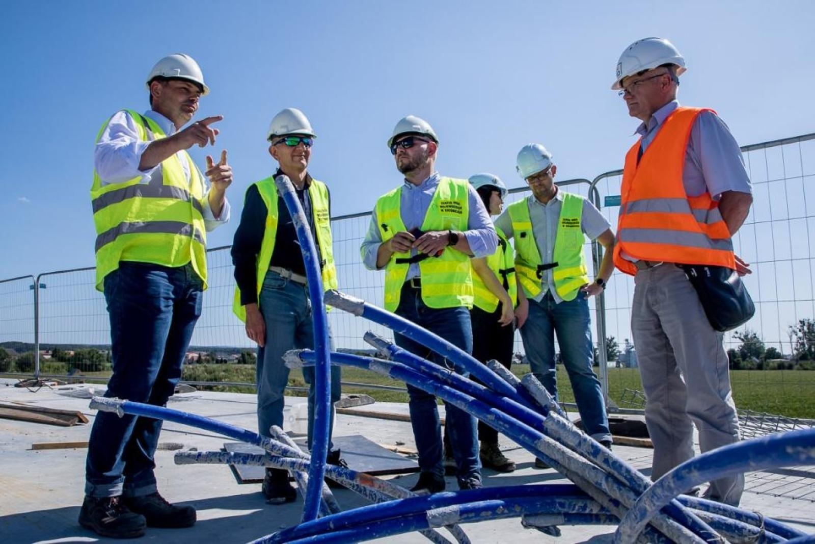 Zdjęcie w galerii na portalu naszraciborz.pl: Nowy most na Odrze rośnie w oczach – z bliska widać, jak powstają jego potężne elementy wiadomości z regionu