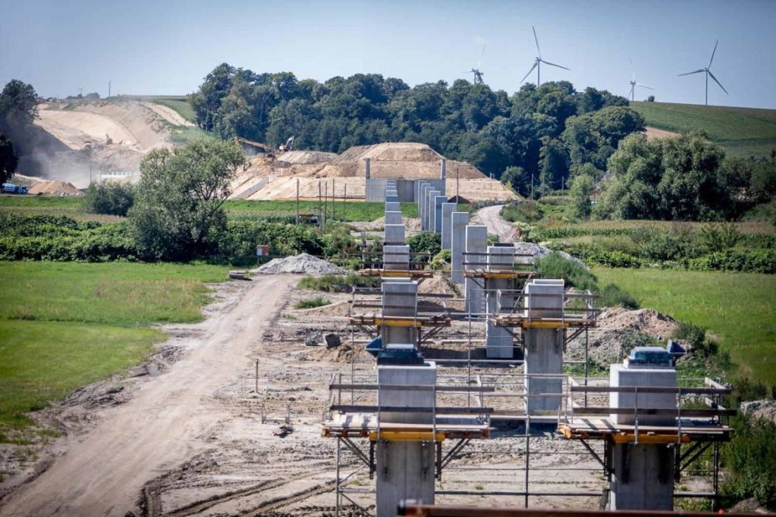 Zdjęcie w galerii na portalu naszraciborz.pl: Nowy most na Odrze rośnie w oczach – z bliska widać, jak powstają jego potężne elementy wiadomości z regionu