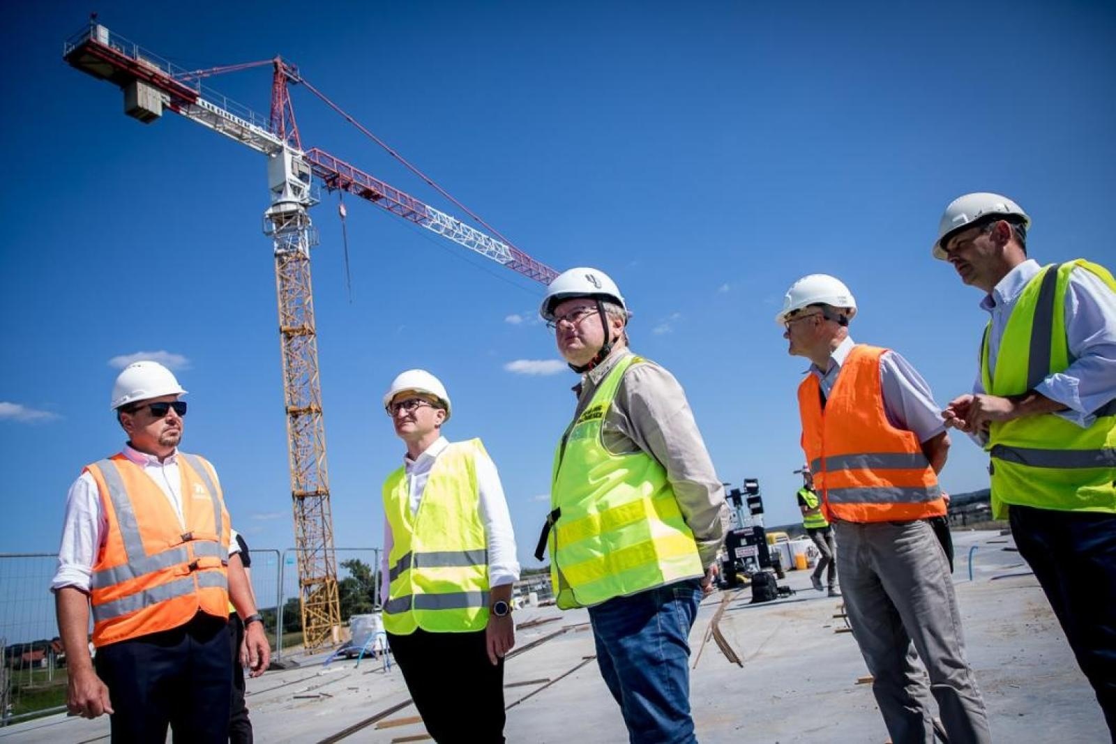 Zdjęcie w galerii na portalu naszraciborz.pl: Nowy most na Odrze rośnie w oczach – z bliska widać, jak powstają jego potężne elementy wiadomości z regionu