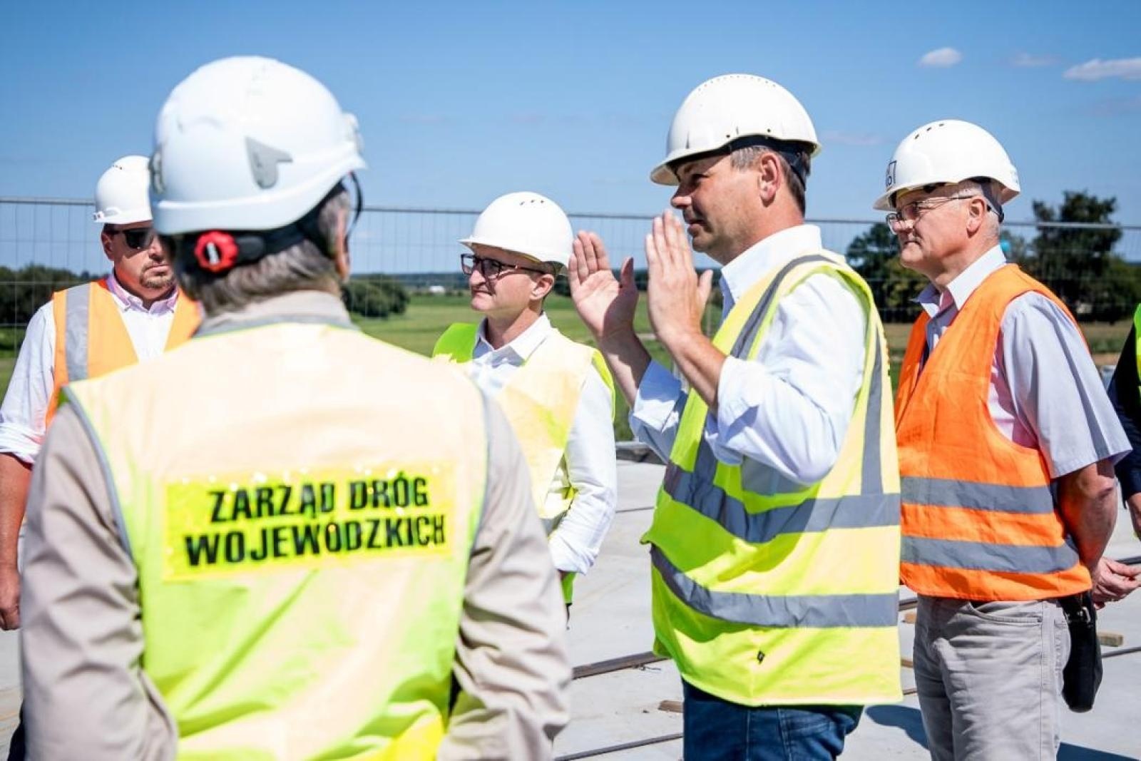 Zdjęcie w galerii na portalu naszraciborz.pl: Nowy most na Odrze rośnie w oczach – z bliska widać, jak powstają jego potężne elementy wiadomości z regionu