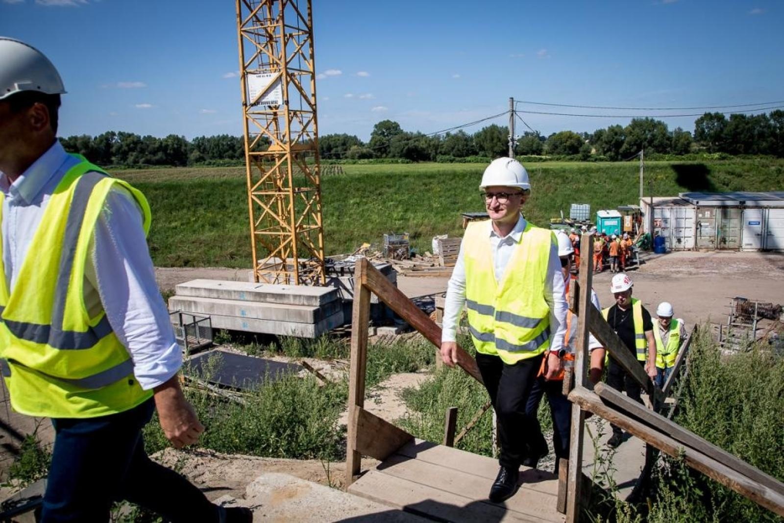 Zdjęcie w galerii na portalu naszraciborz.pl: Nowy most na Odrze rośnie w oczach – z bliska widać, jak powstają jego potężne elementy wiadomości z regionu