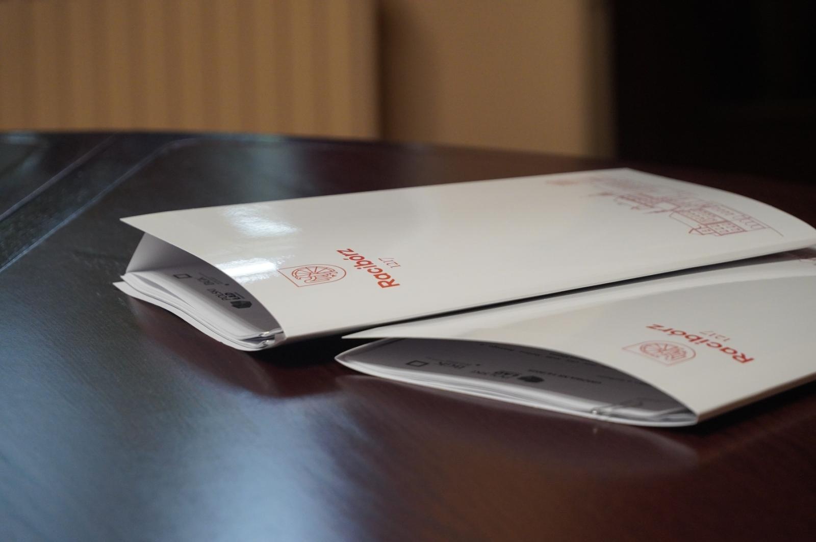 Zdjęcie w galerii na portalu naszraciborz.pl: Umowa na budowę zbiornika retencyjnego w Ocicach podpisana – inwestycja za ponad 1,1 mln zł wiadomości z regionu