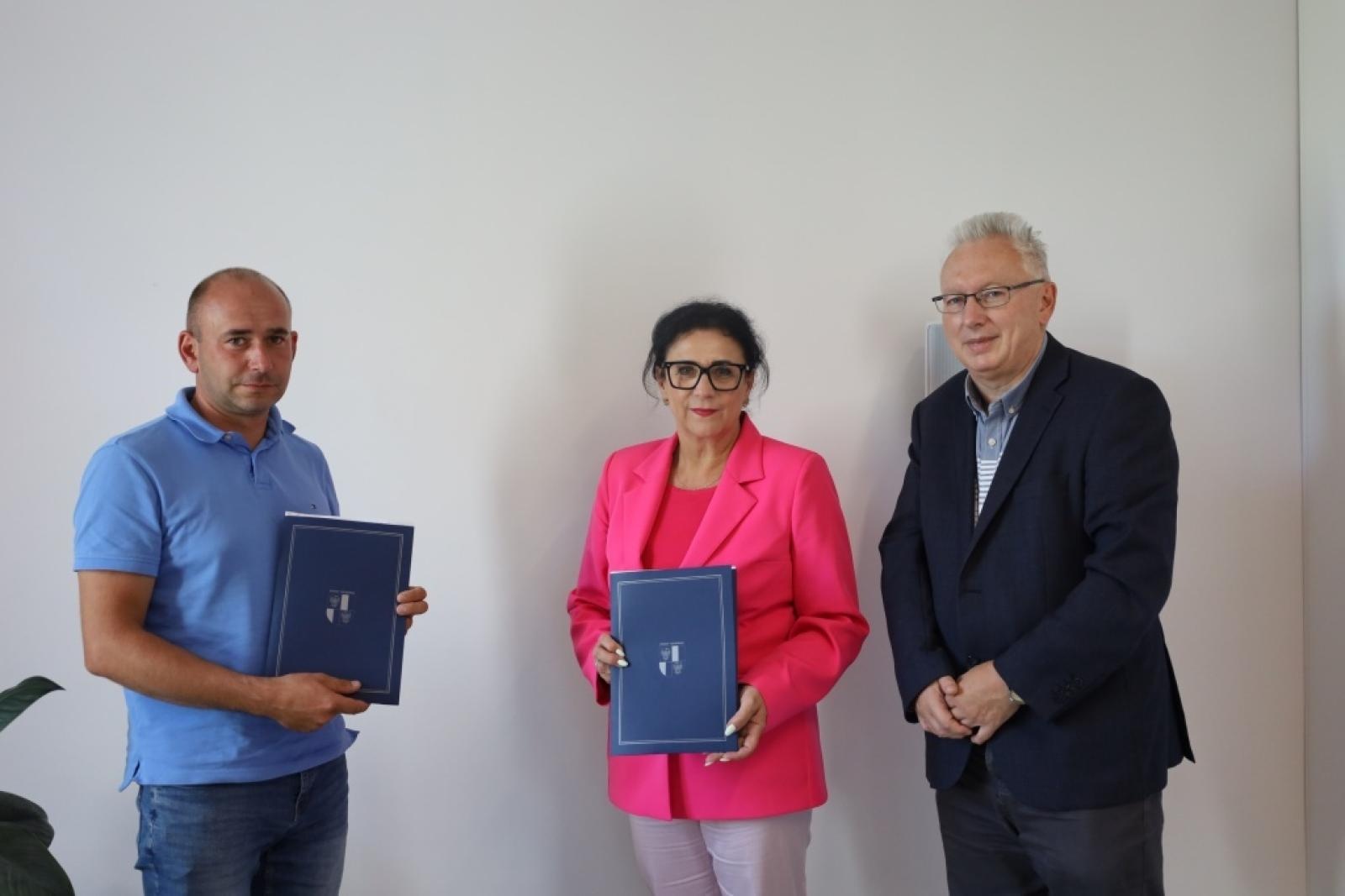 Zdjęcie w galerii na portalu naszraciborz.pl: Kolejne umowy na scalenia gruntów w Powiecie Raciborskim podpisane wiadomości z regionu