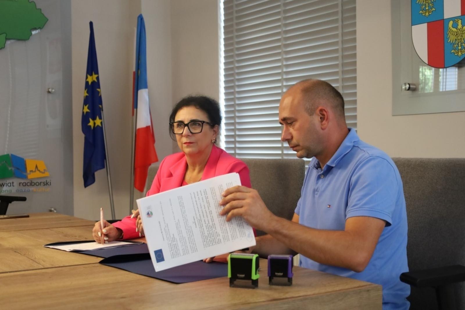 Zdjęcie w galerii na portalu naszraciborz.pl: Kolejne umowy na scalenia gruntów w Powiecie Raciborskim podpisane wiadomości z regionu