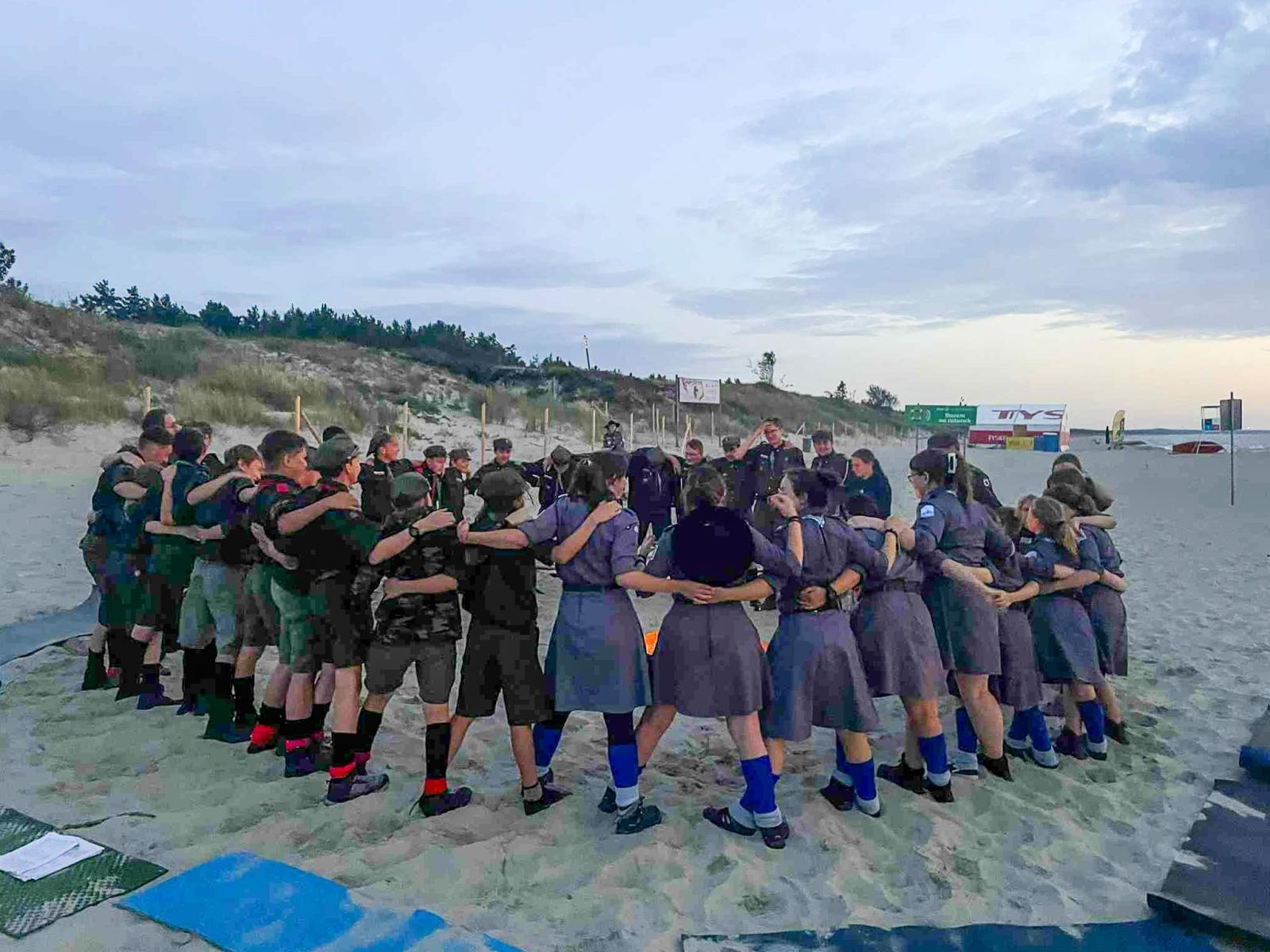 Zdjęcie w galerii na portalu naszraciborz.pl: Harcerki i harcerze ZHR podbijają Piaski – letnia przygoda pełna nauki i wrażeń wiadomości z regionu