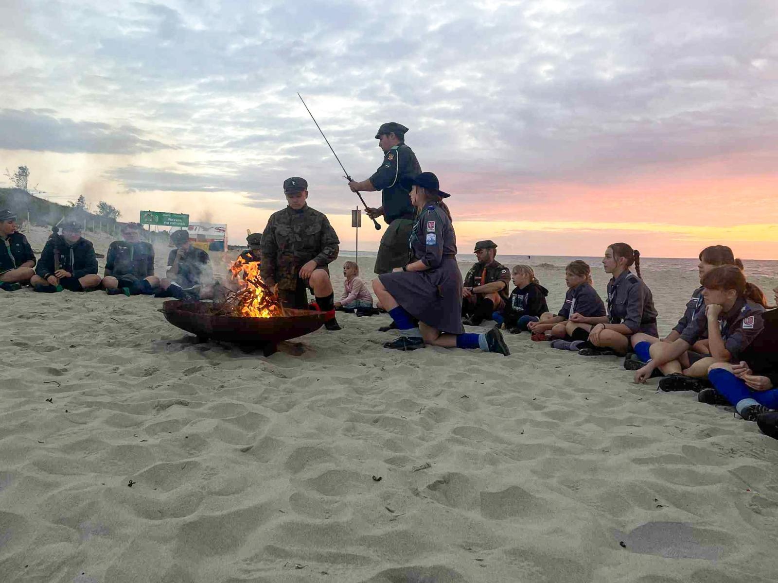Zdjęcie w galerii na portalu naszraciborz.pl: Harcerki i harcerze ZHR podbijają Piaski – letnia przygoda pełna nauki i wrażeń wiadomości z regionu
