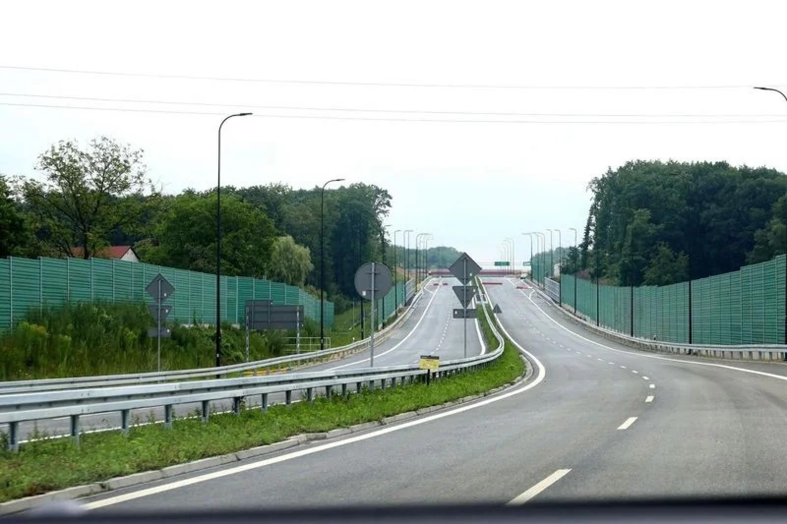 Zdjęcie w galerii na portalu naszraciborz.pl: Nowy odcinek Drogi Regionalnej Racibórz–Pszczyna w Rybniku ukończony, ale wciąż zamknięty. Co wstrzymuje otwarcie? wiadomości z regionu