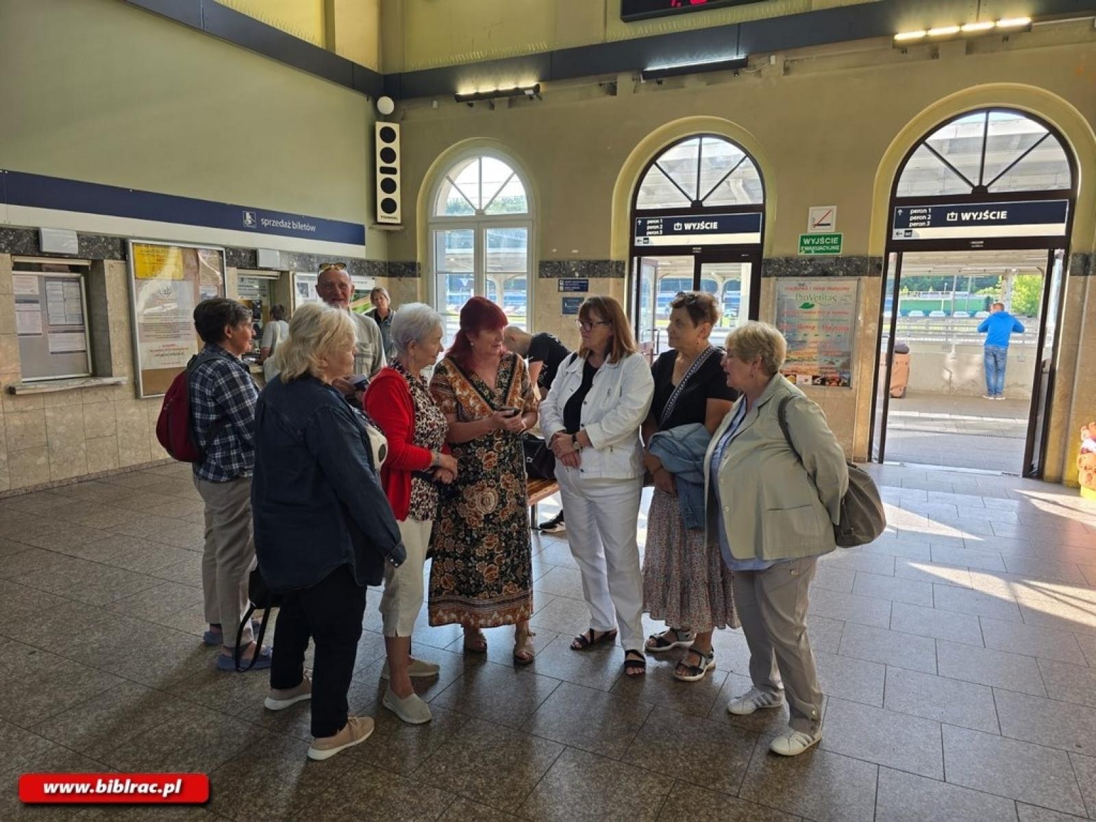 Zdjęcie w galerii na portalu naszraciborz.pl: Klub Przyjaciół Biblioteki w wakacyjnych podróżach wiadomości z regionu