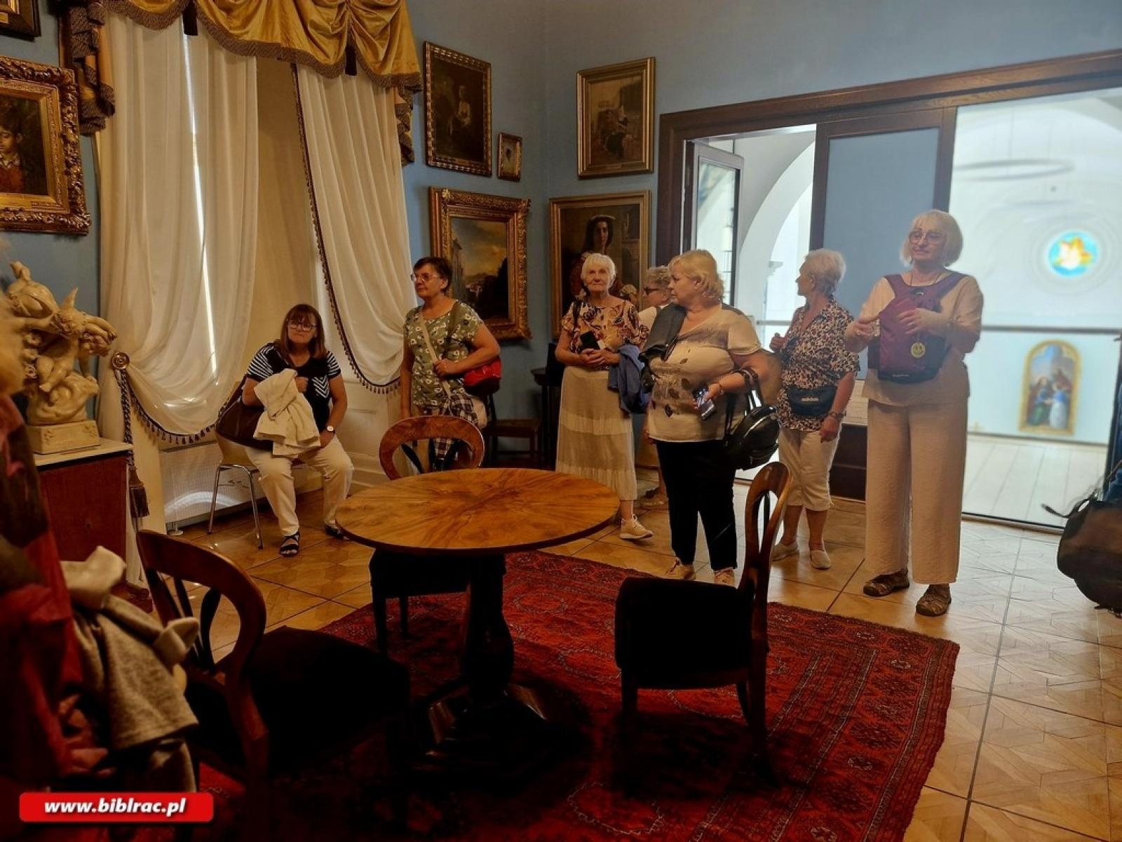 Zdjęcie w galerii na portalu naszraciborz.pl: Klub Przyjaciół Biblioteki w wakacyjnych podróżach wiadomości z regionu