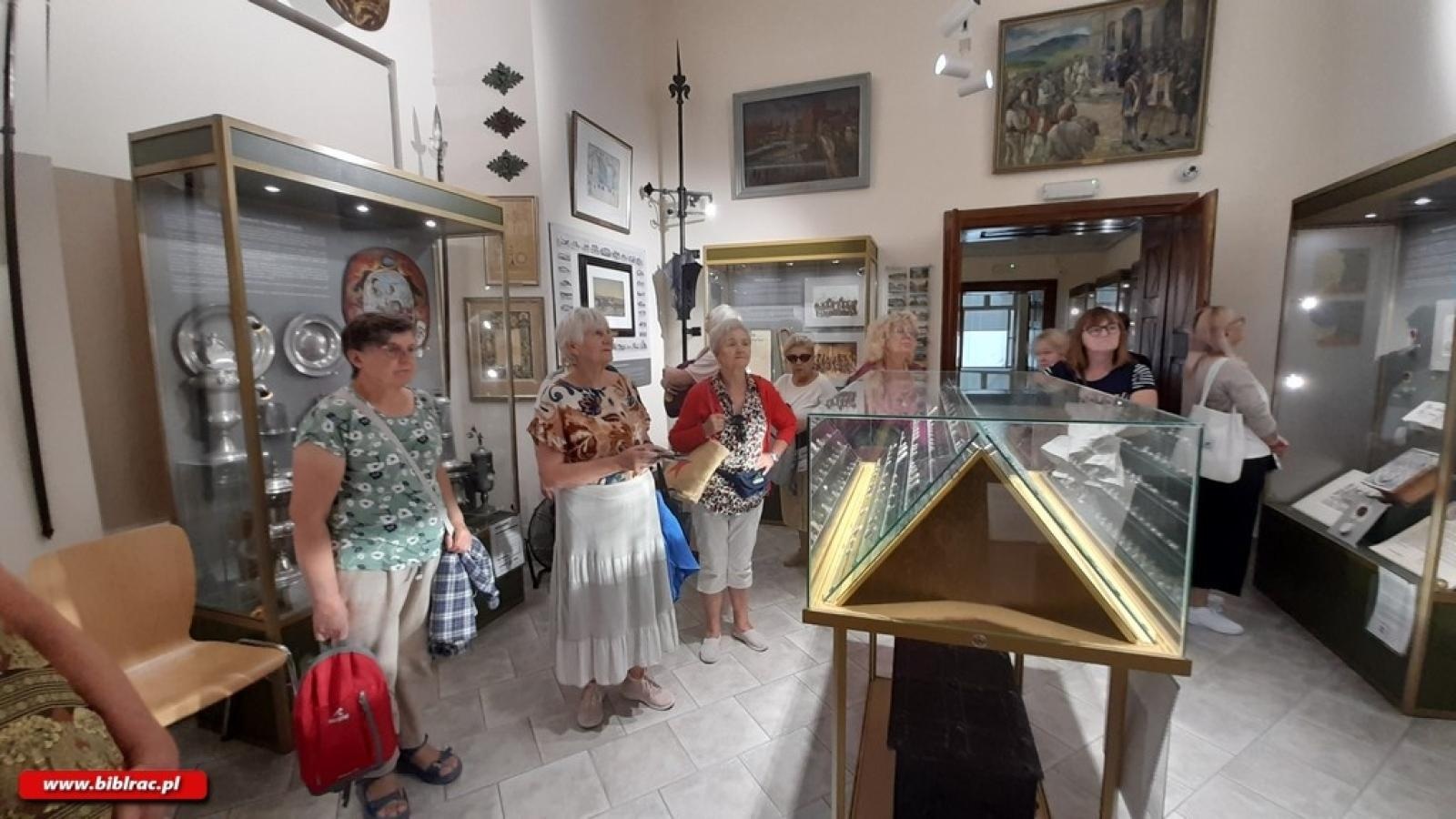 Zdjęcie w galerii na portalu naszraciborz.pl: Klub Przyjaciół Biblioteki w wakacyjnych podróżach wiadomości z regionu