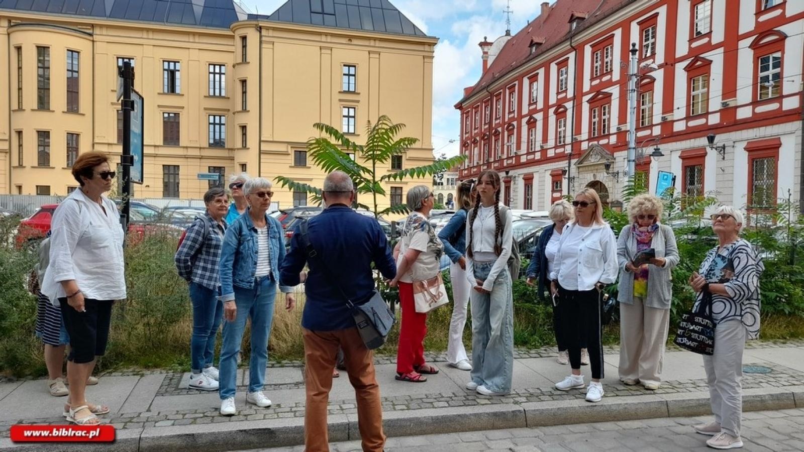 Zdjęcie w galerii na portalu naszraciborz.pl: Klub Przyjaciół Biblioteki w wakacyjnych podróżach wiadomości z regionu