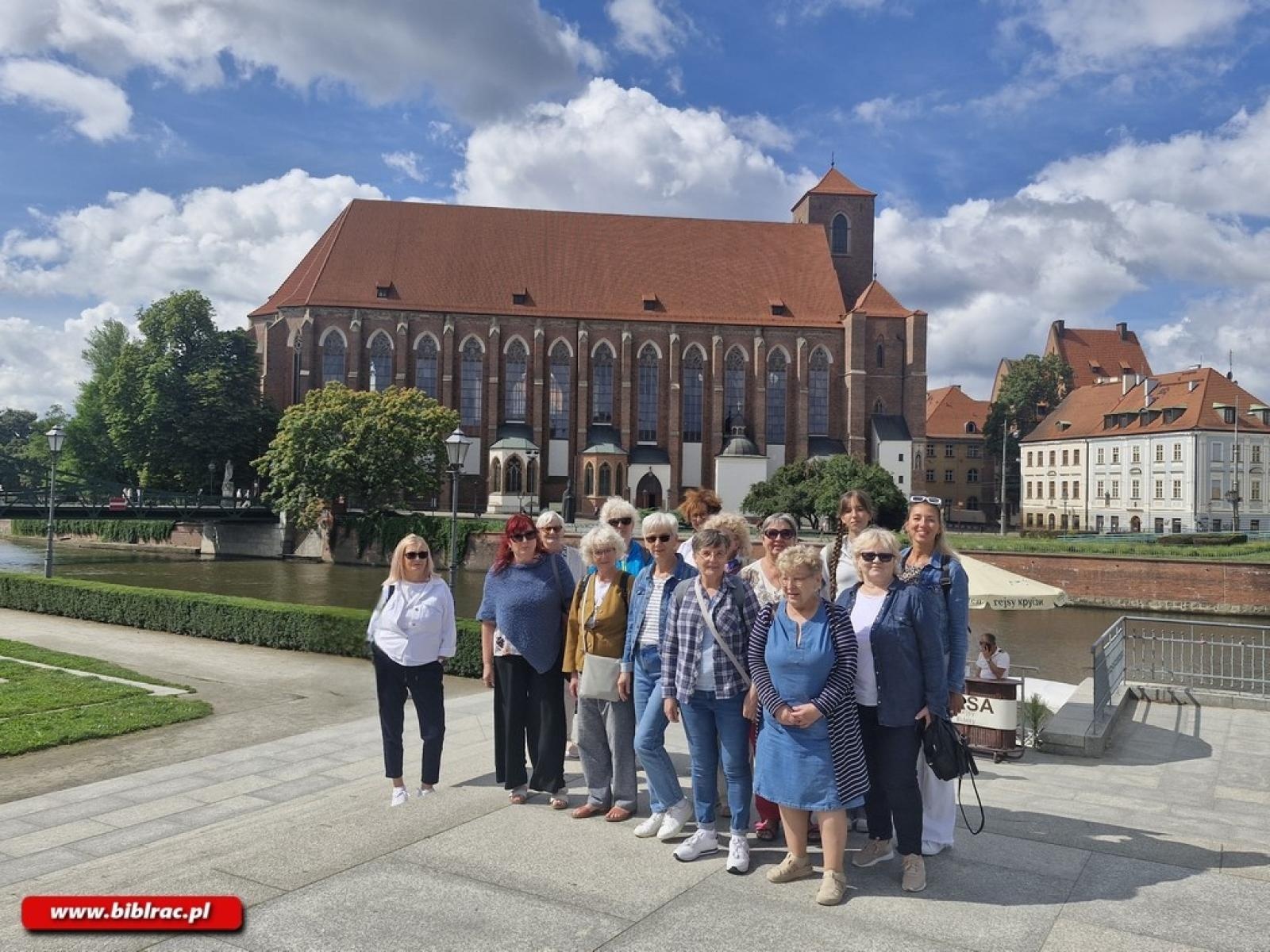 Zdjęcie w galerii na portalu naszraciborz.pl: Klub Przyjaciół Biblioteki w wakacyjnych podróżach wiadomości z regionu