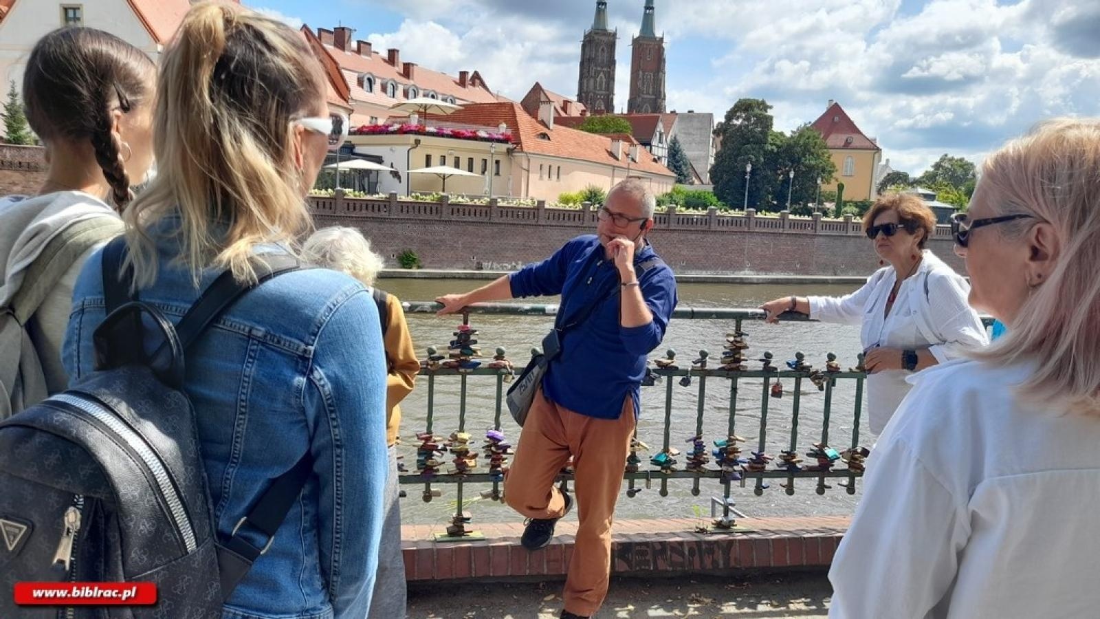 Zdjęcie w galerii na portalu naszraciborz.pl: Klub Przyjaciół Biblioteki w wakacyjnych podróżach wiadomości z regionu