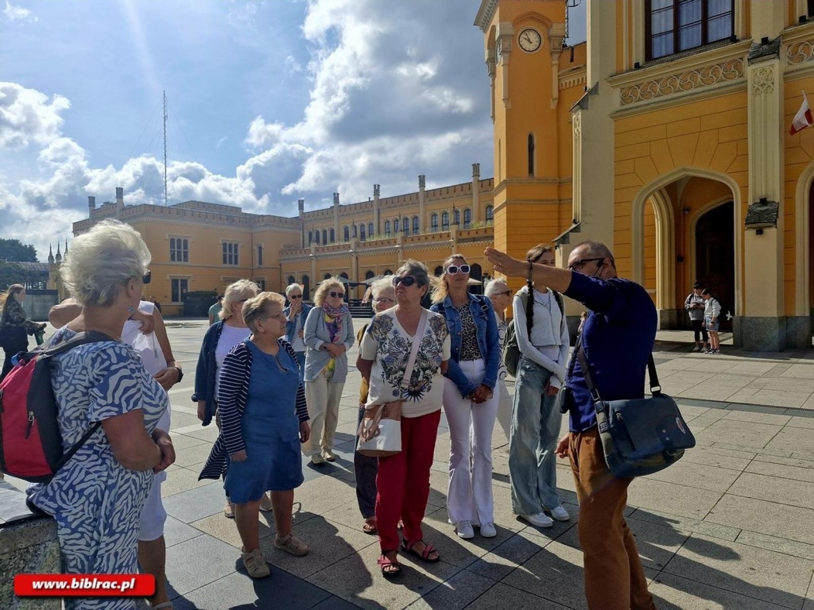 Zdjęcie w galerii na portalu naszraciborz.pl: Klub Przyjaciół Biblioteki w wakacyjnych podróżach wiadomości z regionu