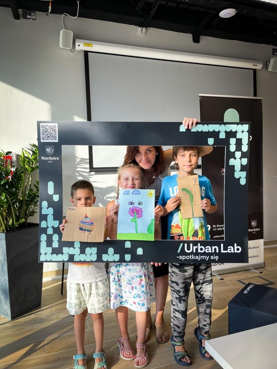 Zdjęcie w galerii na portalu naszraciborz.pl: Dzieci odkrywały kolory i kształty roślin w Urban Labie wiadomości z regionu