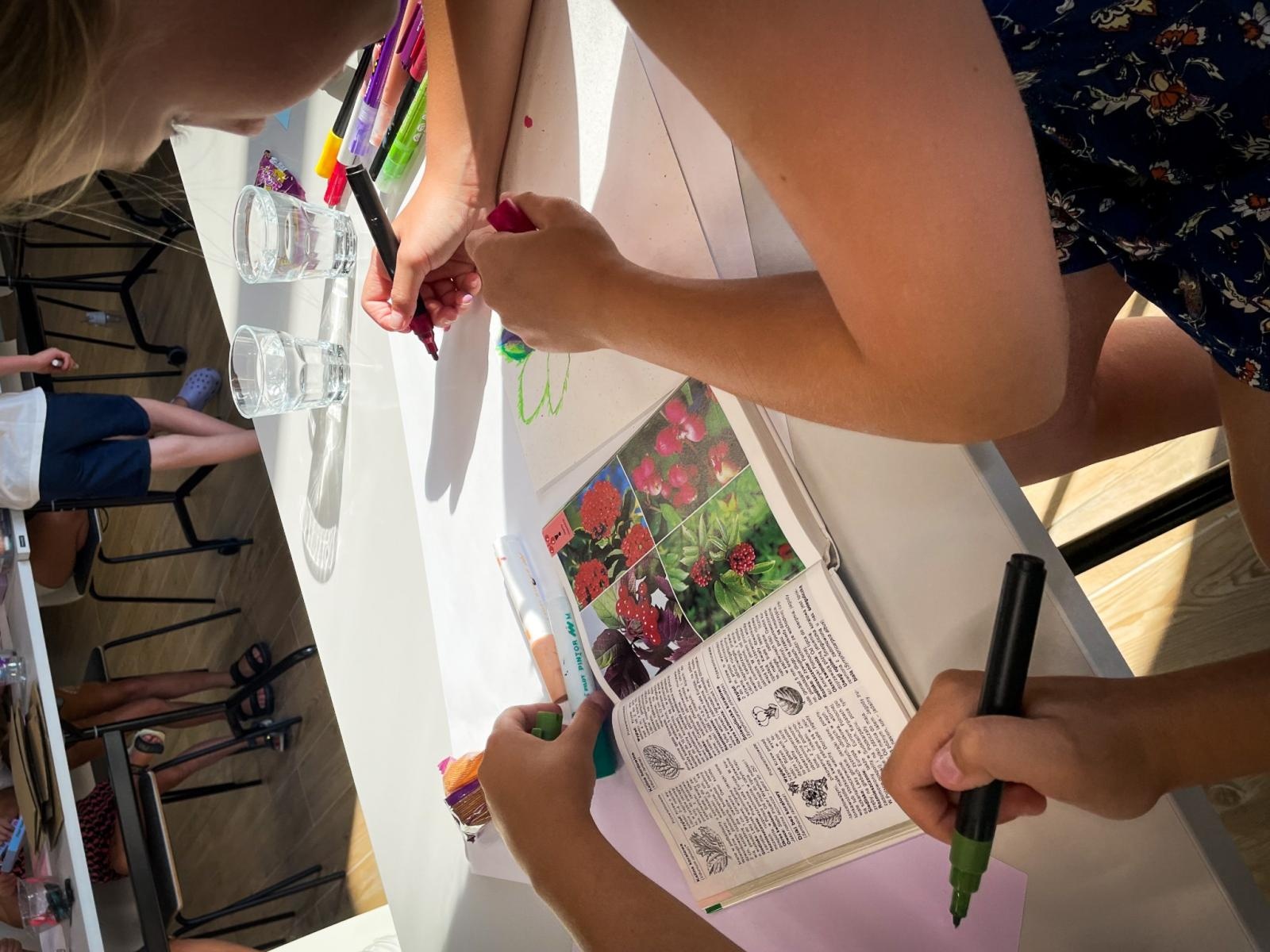 Zdjęcie w galerii na portalu naszraciborz.pl: Dzieci odkrywały kolory i kształty roślin w Urban Labie wiadomości z regionu