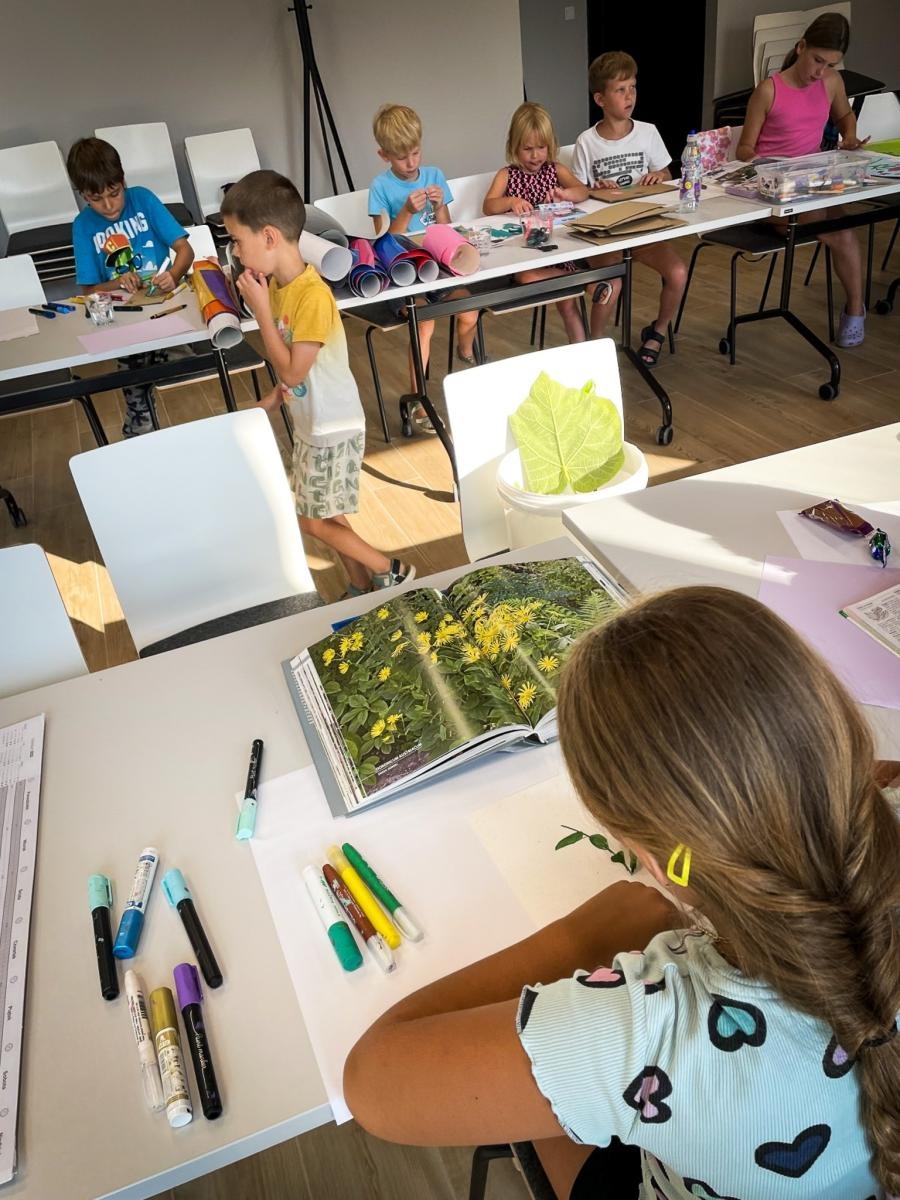 Zdjęcie w galerii na portalu naszraciborz.pl: Dzieci odkrywały kolory i kształty roślin w Urban Labie wiadomości z regionu