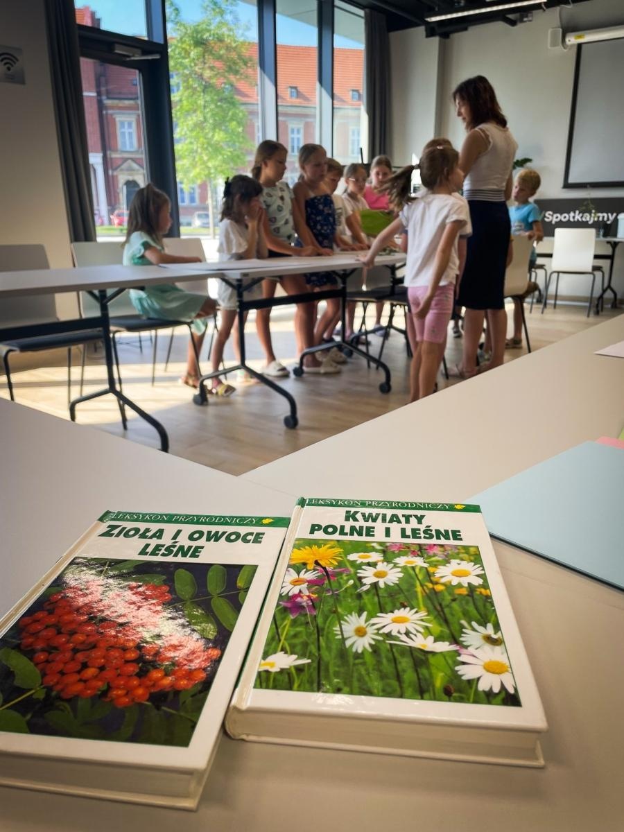 Zdjęcie w galerii na portalu naszraciborz.pl: Dzieci odkrywały kolory i kształty roślin w Urban Labie wiadomości z regionu