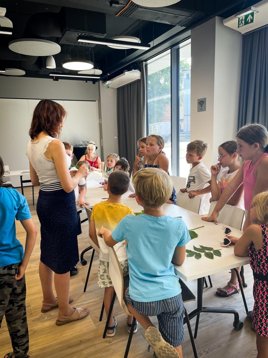 Zdjęcie w galerii na portalu naszraciborz.pl: Dzieci odkrywały kolory i kształty roślin w Urban Labie wiadomości z regionu