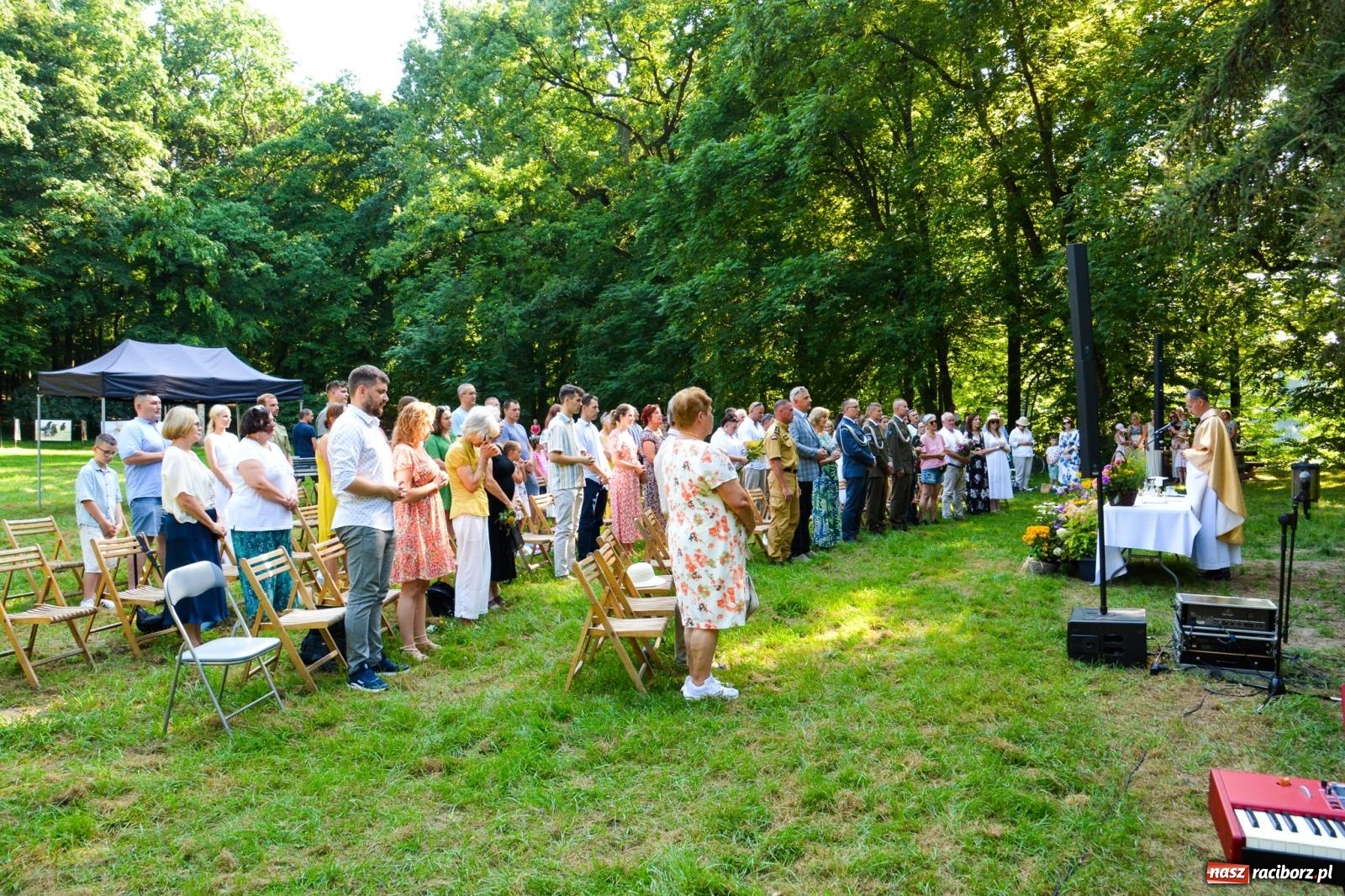 Zdjęcie w galerii na portalu naszraciborz.pl: Arboretum Bramy Morawskiej: Msza polowa z okazji Wniebowzięcia NMP i Święta Wojska Polskiego oraz koncert  wiadomości z regionu