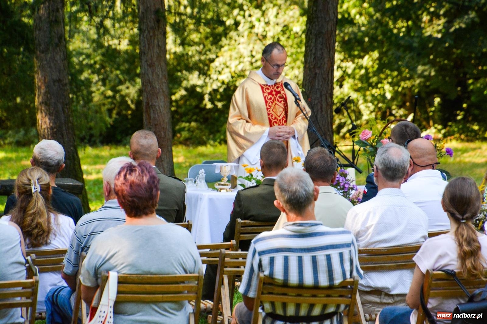 Zdjęcie w galerii na portalu naszraciborz.pl: Arboretum Bramy Morawskiej: Msza polowa z okazji Wniebowzięcia NMP i Święta Wojska Polskiego oraz koncert  wiadomości z regionu