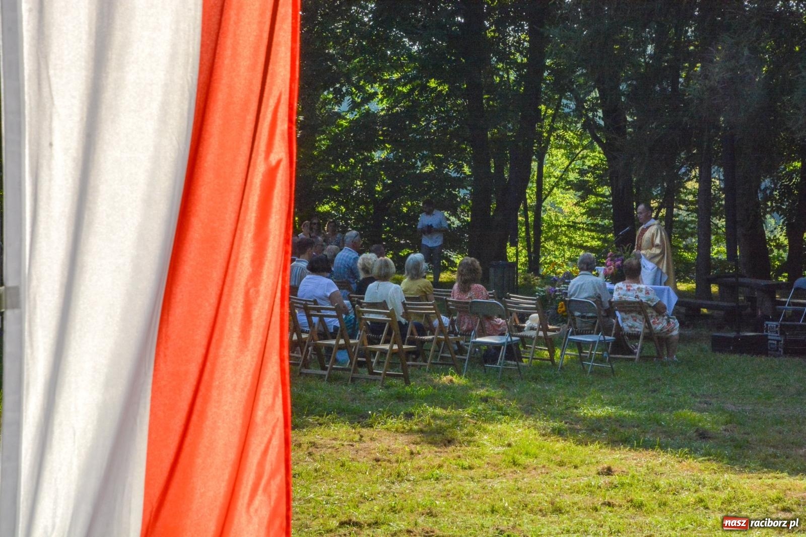 Zdjęcie w galerii na portalu naszraciborz.pl: Arboretum Bramy Morawskiej: Msza polowa z okazji Wniebowzięcia NMP i Święta Wojska Polskiego oraz koncert  wiadomości z regionu
