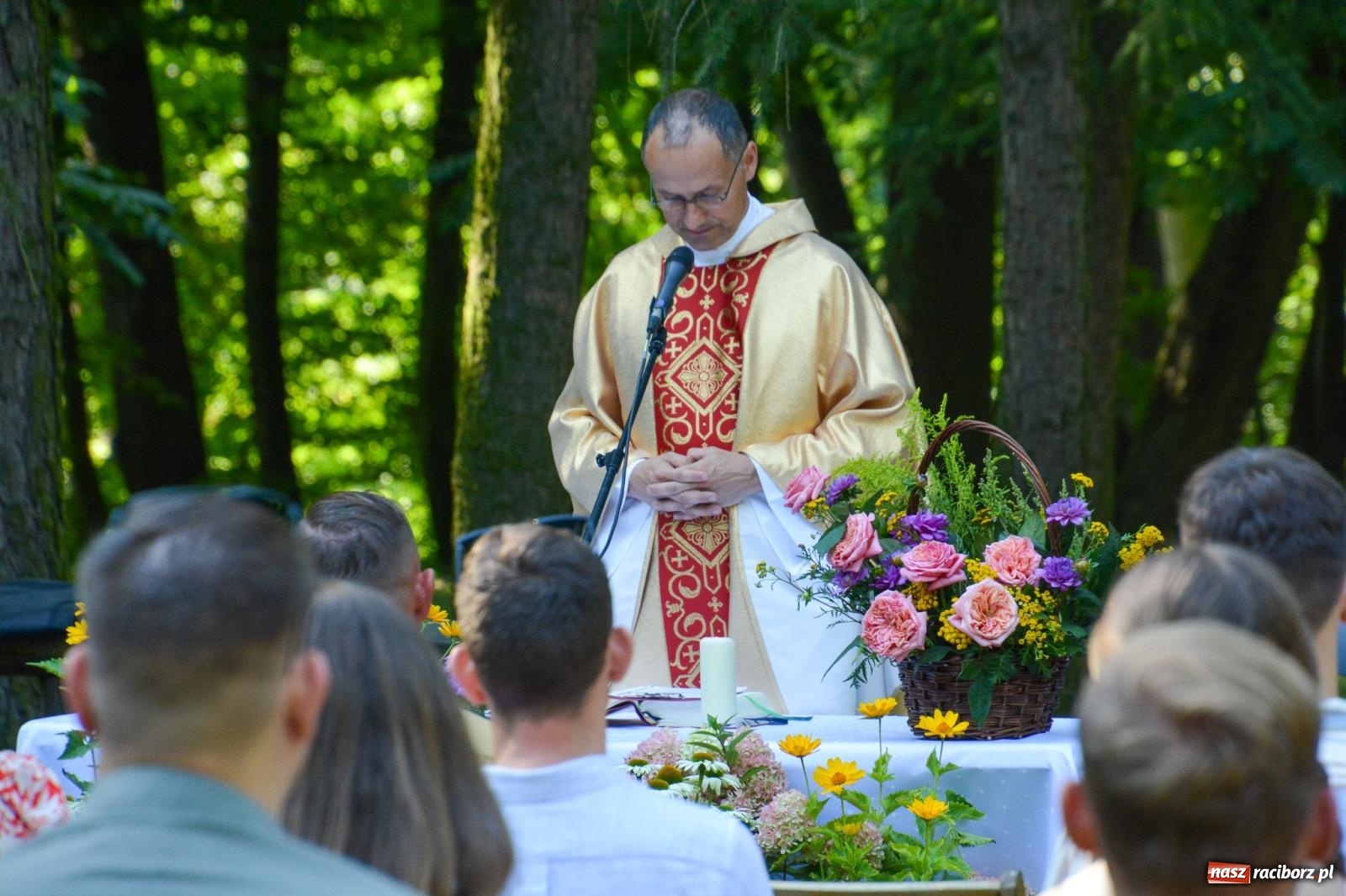 Zdjęcie w galerii na portalu naszraciborz.pl: Arboretum Bramy Morawskiej: Msza polowa z okazji Wniebowzięcia NMP i Święta Wojska Polskiego oraz koncert  wiadomości z regionu