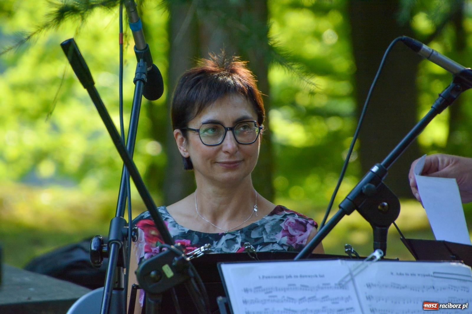 Zdjęcie w galerii na portalu naszraciborz.pl: Arboretum Bramy Morawskiej: Msza polowa z okazji Wniebowzięcia NMP i Święta Wojska Polskiego oraz koncert  wiadomości z regionu