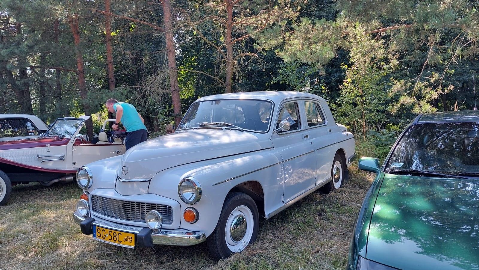 Zdjęcie w galerii na portalu naszraciborz.pl: Rybnik Klasyczny. Zlot miłośników i właścicieli zabytkowych pojazdów w Rudach [FOTO] wiadomości z regionu