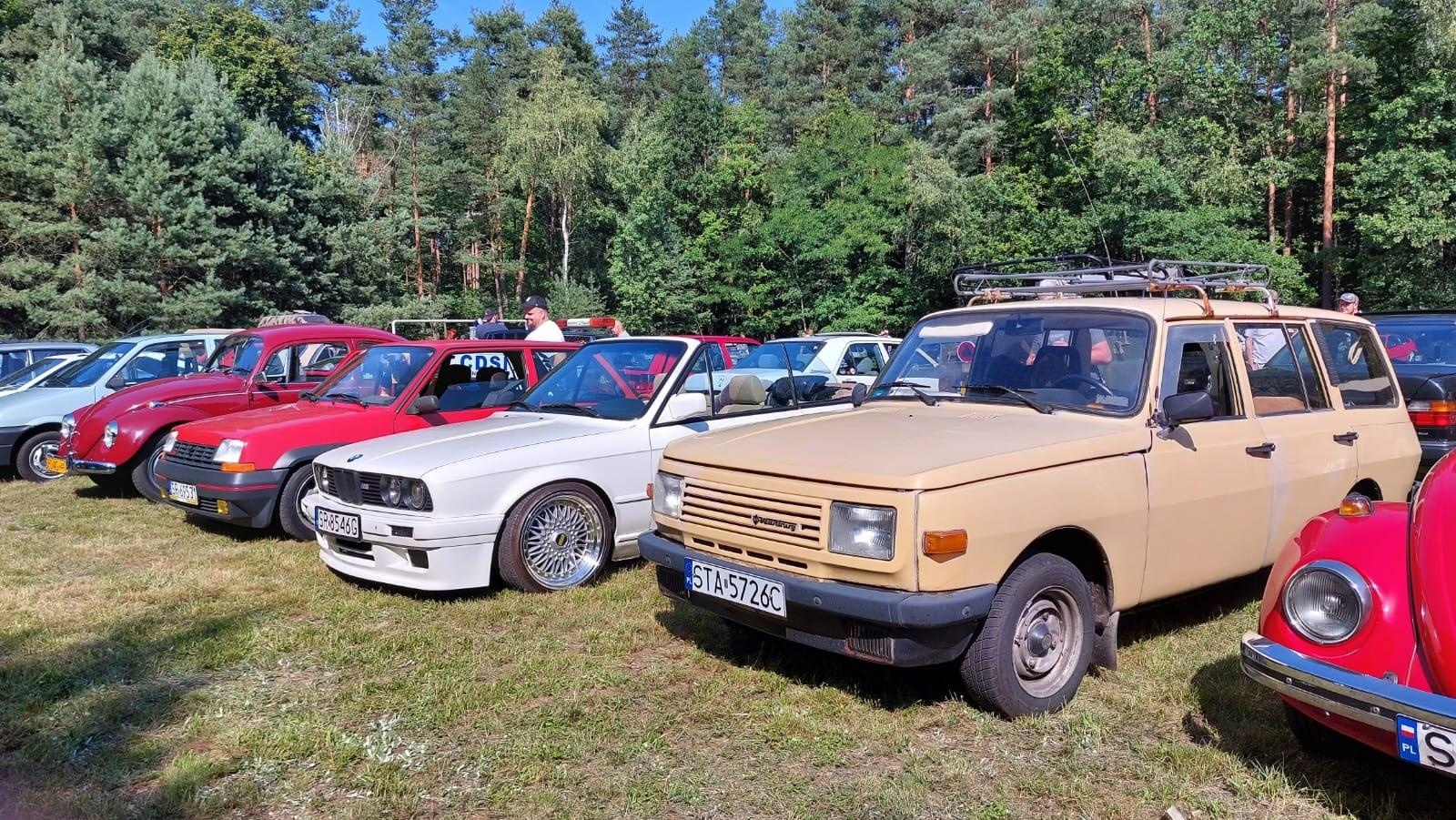 Zdjęcie w galerii na portalu naszraciborz.pl: Rybnik Klasyczny. Zlot miłośników i właścicieli zabytkowych pojazdów w Rudach [FOTO] wiadomości z regionu
